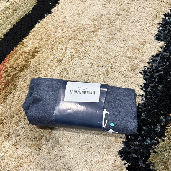 “Silent Night” Christmas Tree design XL NWT Eternal Light: Gildan Grey T-Shirt - Picture 8 of 11